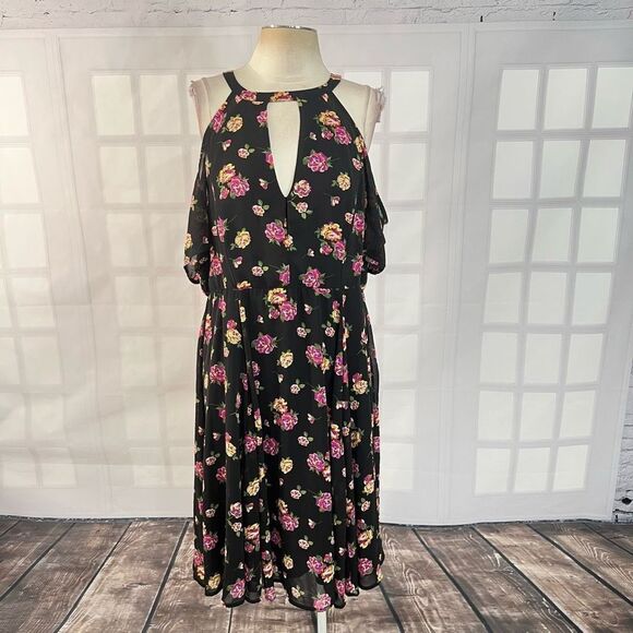Torrid Halter Neck Floral Cold Shoulder Pleated A-Line Black Dress 16 - Picture 1 of 11
